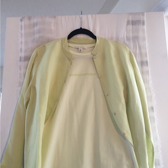 Designer fashion.See all details:poshmark.ca/closet/webzy. Unique and el… - Picture 10 of 15